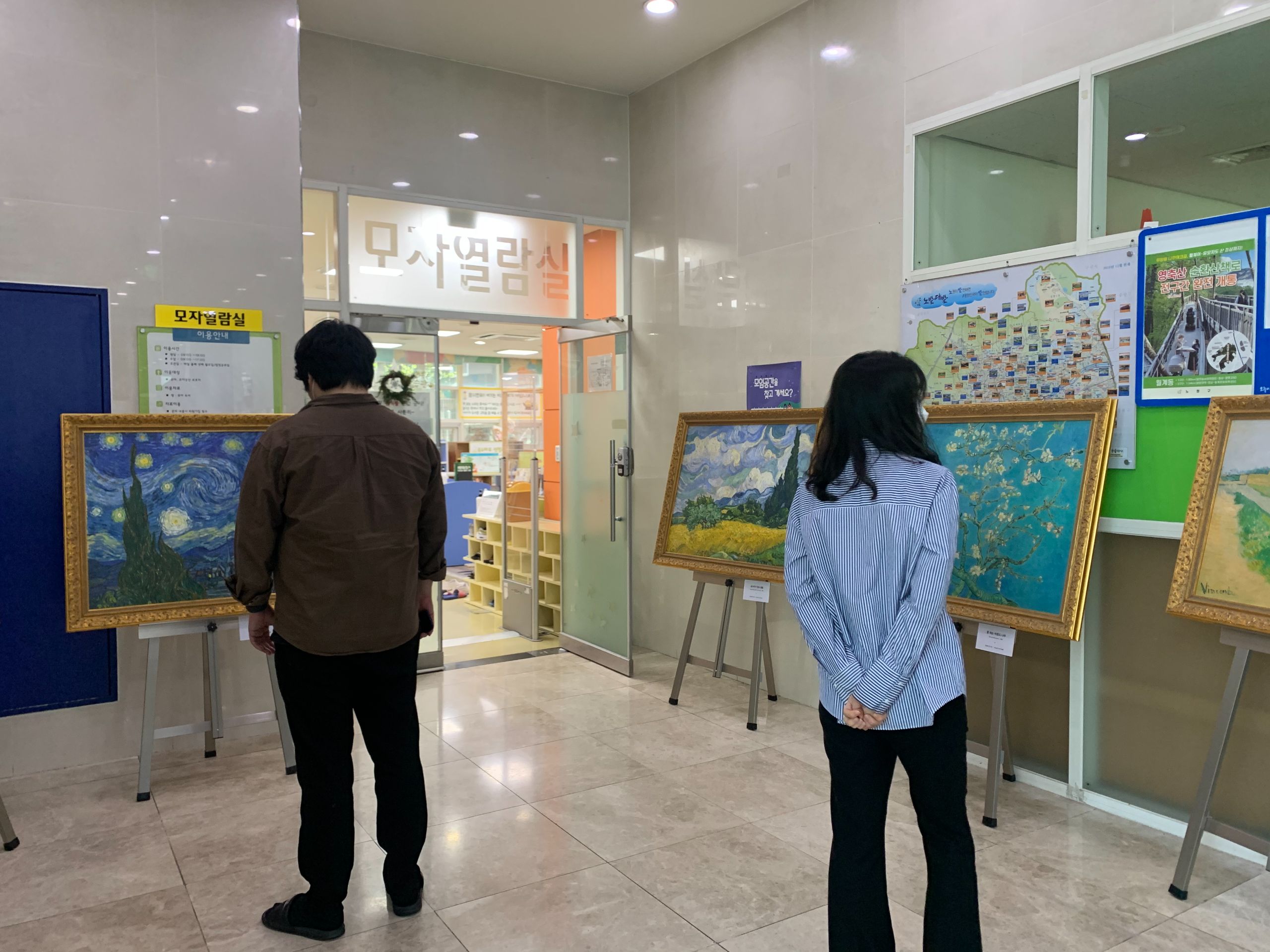 6.도서관 갤러리-도서관, 예술을 품다(상계문화정보도서관).jpg
